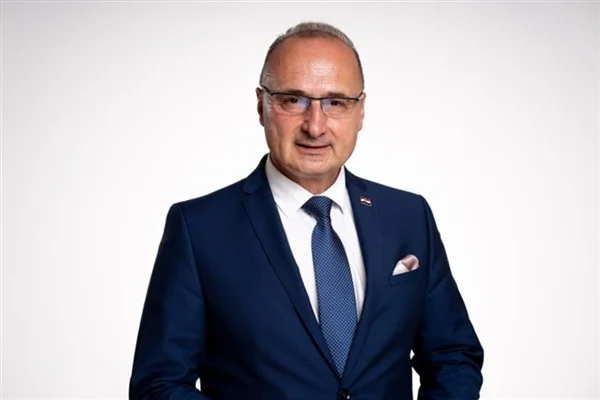 Radman, Pakistan Başbakanı Şerif ile bir araya geldi